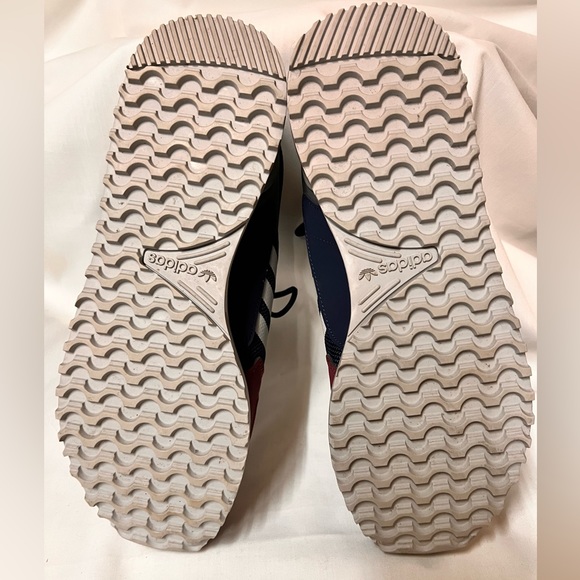 Men’s Adidas Sneaker, size 11. - Picture 12 of 14